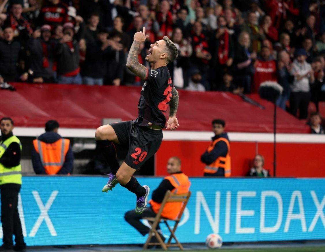 演我？滕哈赫一离队 药厂原地复活：9打11斩血性3-1 拿下德甲首胜